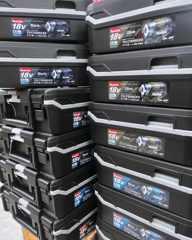 いらっしゃいませ🕴 クギセイです🔩

来週のマキタ展示即売会に向けて

大人気のインパクトドライバが

大量入荷しました🔥🔥🔥

お色もブルー、グリーン、ブラックと

3色しっかり揃えております👍

お値段も大特価ですので

この機会に是非‼️‼️‼️

#DIY #アウトドア #現場作業 #運搬 #マキタ #makita #充電インパクトドライバ #インパクト #インパクトドライバー #セール #SALE #マキタセール #電動工具 #マキタ電動工具
#建具金物 #建築金物 #建築部材 #住宅設備 #工具
#高円寺 #新高円寺 #クギセイ