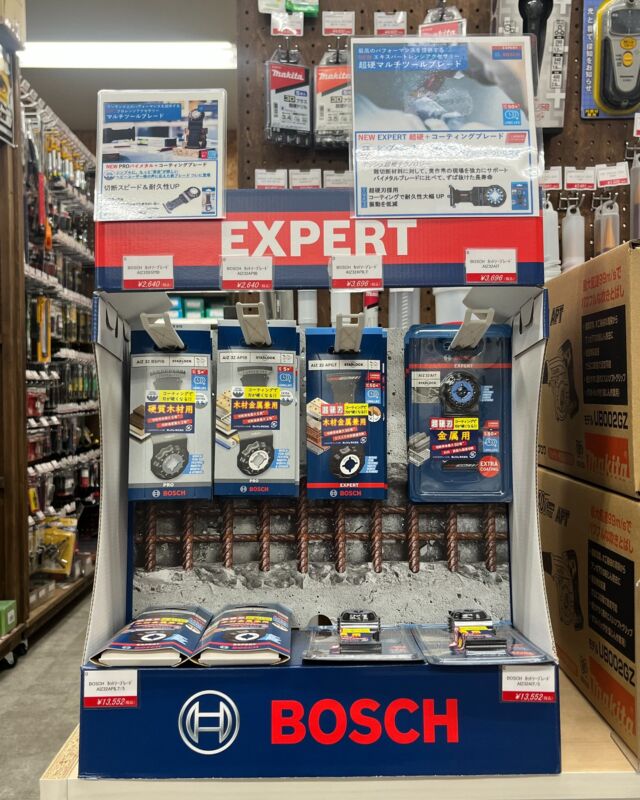 いらっしゃいませ🕴クギセイです🔩

BOSCH様マルチツールブレードが入荷致しました❗

バイメタルコーティングと超硬コーティングにより、切断スピードと耐久性が従来の製品より優れている物となっております❗
ご興味のある方は是非ご来店、お問い合わせ下さい❗

製品概要
BOSCH

AIZ32BSPIB 　
木材用 刃幅32mm 刃長50mm
材質 バイメタル＋コーティング
税込 1枚 2640円

AIZ32APIB
木材金属兼用 刃幅32mm 刃長50mm
材質 バイメタル＋コーティング
税込 1枚 2640円

AIZ32APILT
木材金属兼用 刃幅32mm 刃長45mm
材質 超硬＋コーティング
税込 1枚 3696円

AIZ32AIT
金属用 刃幅32mm 刃長45mm
材質 超硬＋コーティング
税込 1枚 3696円

セット品
ALZ32APILT/5
税込 5枚 13552円

AIZ32AIT/5
税込 5枚 13552円

#クギセイ#杉並区#高円寺#新高円寺#建築金物#BOSCH#リフォーム工事#DIY#現場作業#電動工具