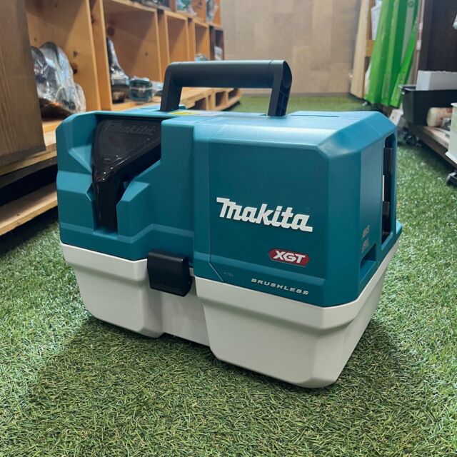 いらっしゃいませ❗クギセイです🔩

マキタ様充電式集じん機が入荷致しました❗(40Vバッテリー対応品)
持ち運びがしやすいコンパクトな商品で1.5㎏のペットボトルを持ち上げる吸引力があります。
さらに、乾湿両用品の為水も吸うこと可能ですのでリフォーム現場の清掃にぴったりです🙆‍♂️
ぜひお気軽にお問合せ下さい❗

商品情報

VC013GZ 無線連動対応品(※本体のみ)
定価52,800円 (税別)
クギセイ販売価格 36,960(税別)

VC014GZ 無線連動非対応品(※本体のみ)
定価 42,600円 (税別)
クギセイ販売価格 29,820 (税別)

寸法
幅400mm
高さ 282mm
奥行 251mm

#クギセイ#杉並区#高円寺#新高円寺#建築金物#マキタ#リフォーム工事#充電式集じん機#掃除#DIY#現場作業#電動工具